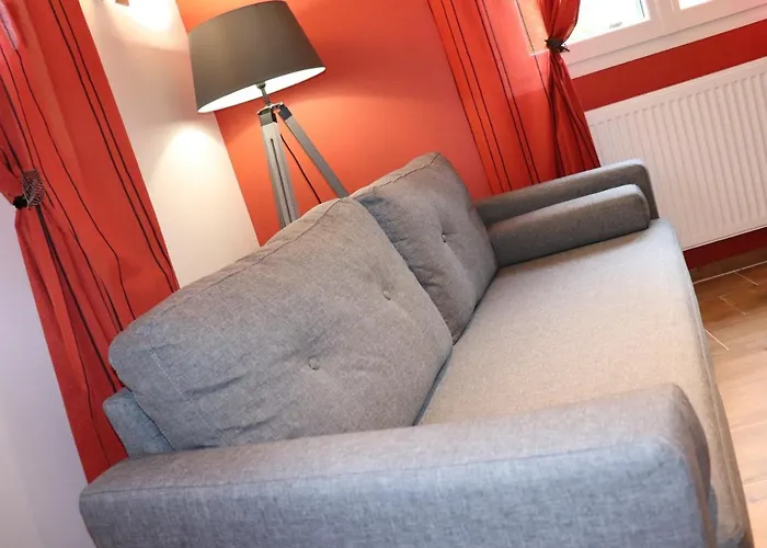 Les Eglantines Rez-de-jardin アパート