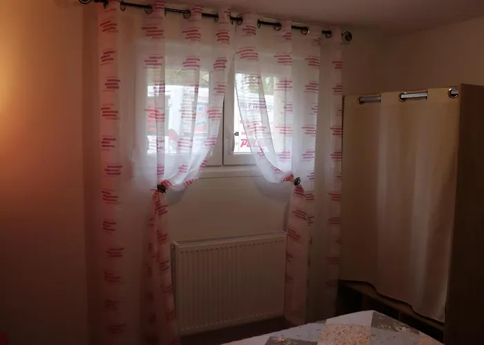 Apartment Les Eglantines Rez-de-jardin *