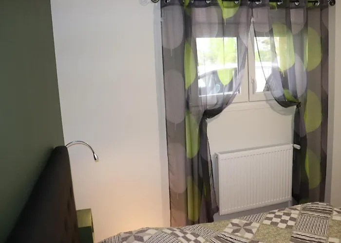 Les Eglantines Rez-de-jardin Apartment *